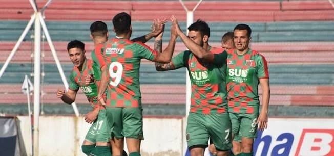 Acción del gol de Agropecuario contra Atlético Rafaela en el estadio Ofelia Rosenzuaig