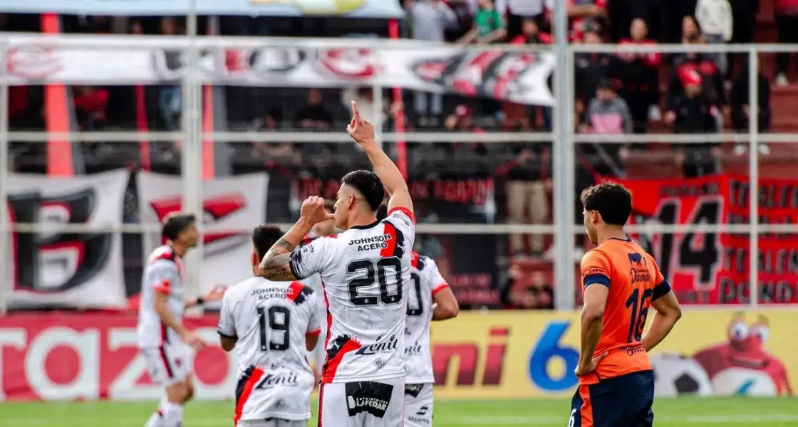 Patronato 2-0 Güemes en el estadio Presbítero Bartolomé Grella