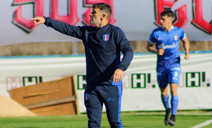 Jugadores de Sportivo Italiano entrenando antes del partido contra Arsenal