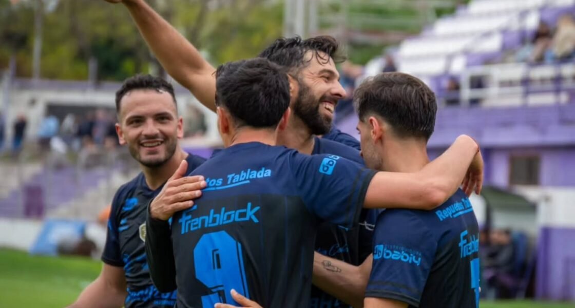 Foto del empate 1-1 entre Villa Dálmine y Liniers en el Coliseo de Mitre