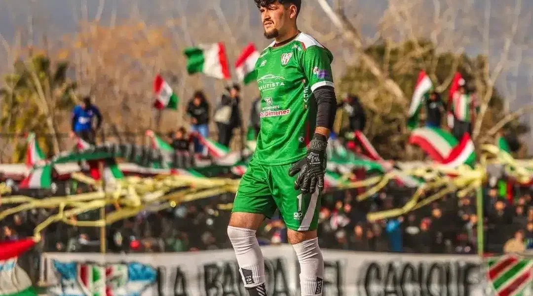 Leonel Dilio celebrando tras el clásico contra Murialdo en la Liga Mendocina
